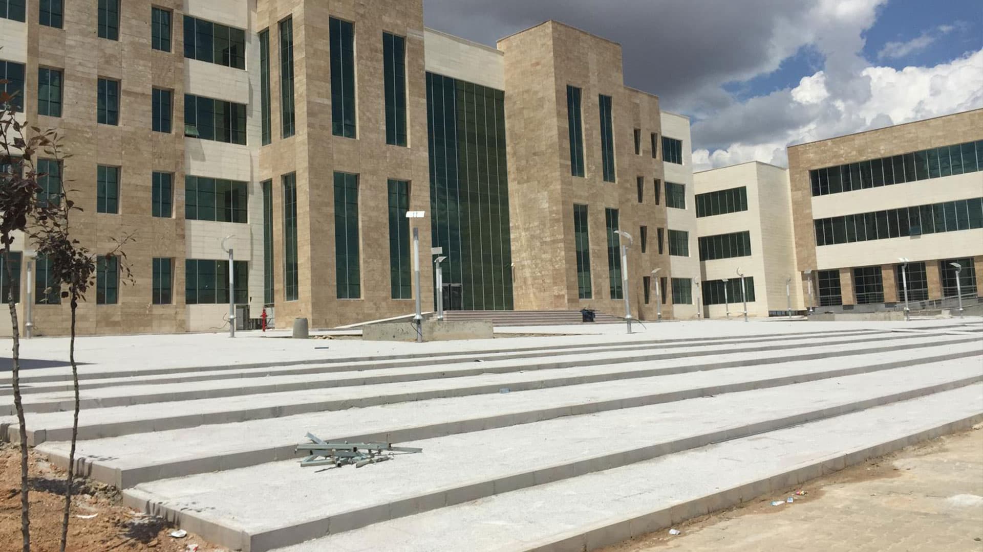 Ahi Evran Üniversitesi Rektörlük ve Olimpik Spor Sahası